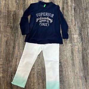 White skinny jeans / blue shirt